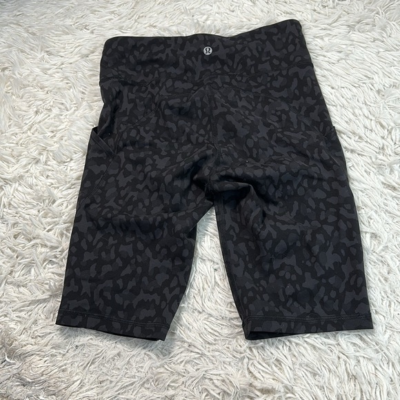 Lululemon Invigorate High-Rise Short 10" Formation Camo Deep Coal Multi - Picture 4 of 7